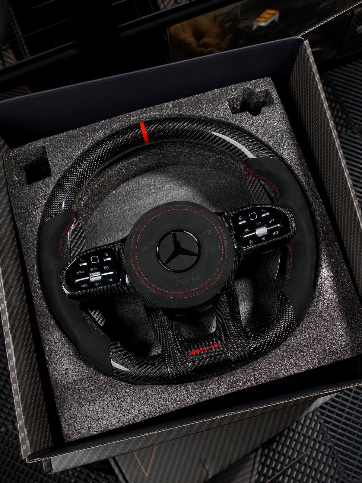 MERCEDES-BENZ 2020
AMG PERFORMANCE
STYLE CUSTOMIZABLE
STEERING WHEEL (FITS
2010+ ALL MODELS)